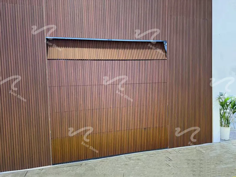 Гаражные ворота с решеткой из алюминиевого сплава