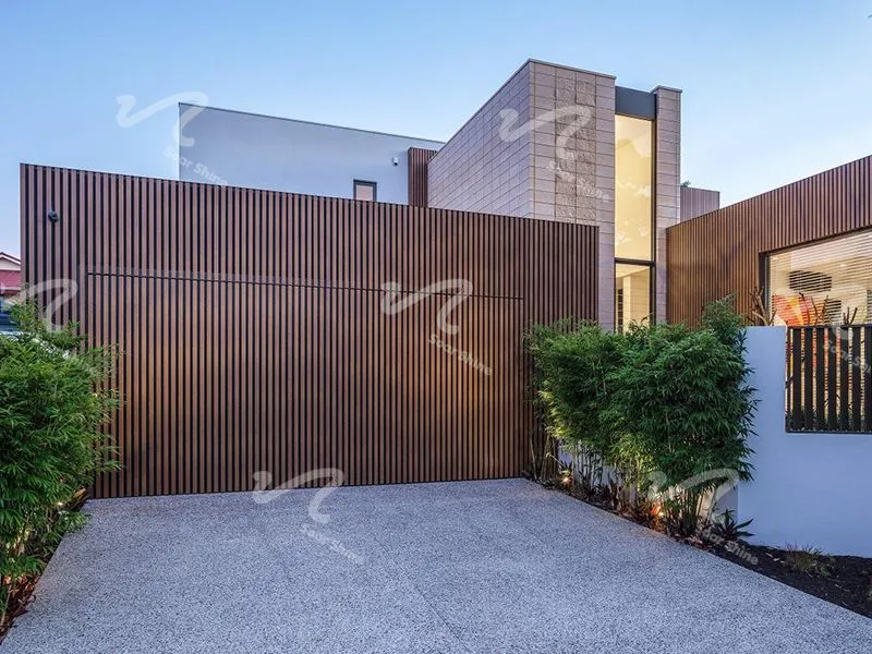 Гаражные ворота с решеткой из алюминиевого сплава